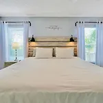 Cozy Family Getaway With Pool, Hot Tub, Patio, King Bed